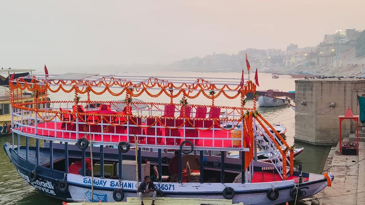 House boat (Bajra ) Boat Booking in Varanasi